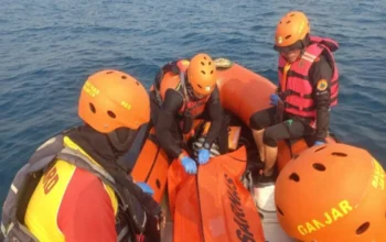 Wisatawan Tenggelam di Muara Pasir Putih Sukabumi Ditemukan Meninggal, Satu Korban Masih Dicari 3 Wisatawan Tenggelam di Muara Pasir Putih Sukabumi Ditemukan Meninggal, Satu Korban Masih Dicari