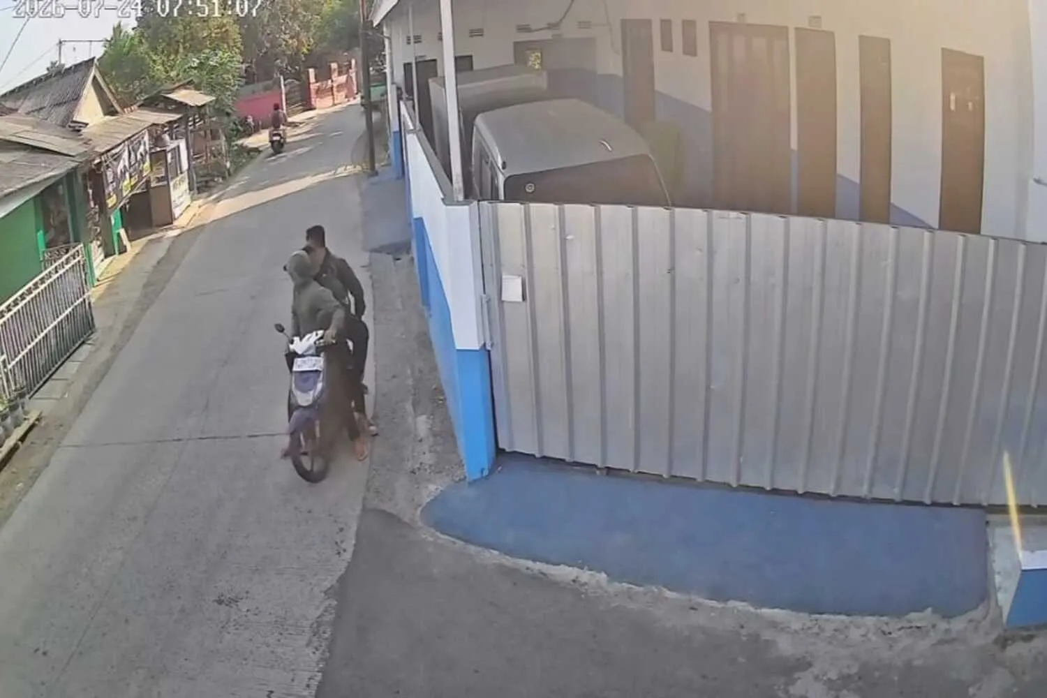 3 Pelaku Gasak Motor Beat di Cianjur, Rekaman CCTV Jadi Bukti