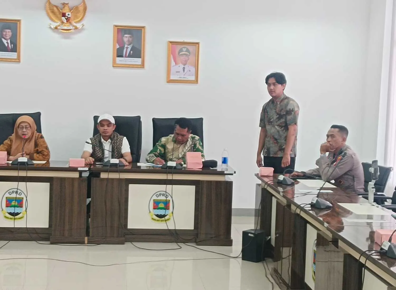 Aksi Unjuk Rasa Buruh di Bandung Barat Diterima Komisi IV DPRD KBB 1 Aksi Unjuk Rasa Buruh di Bandung Barat Diterima Komisi IV DPRD KBB