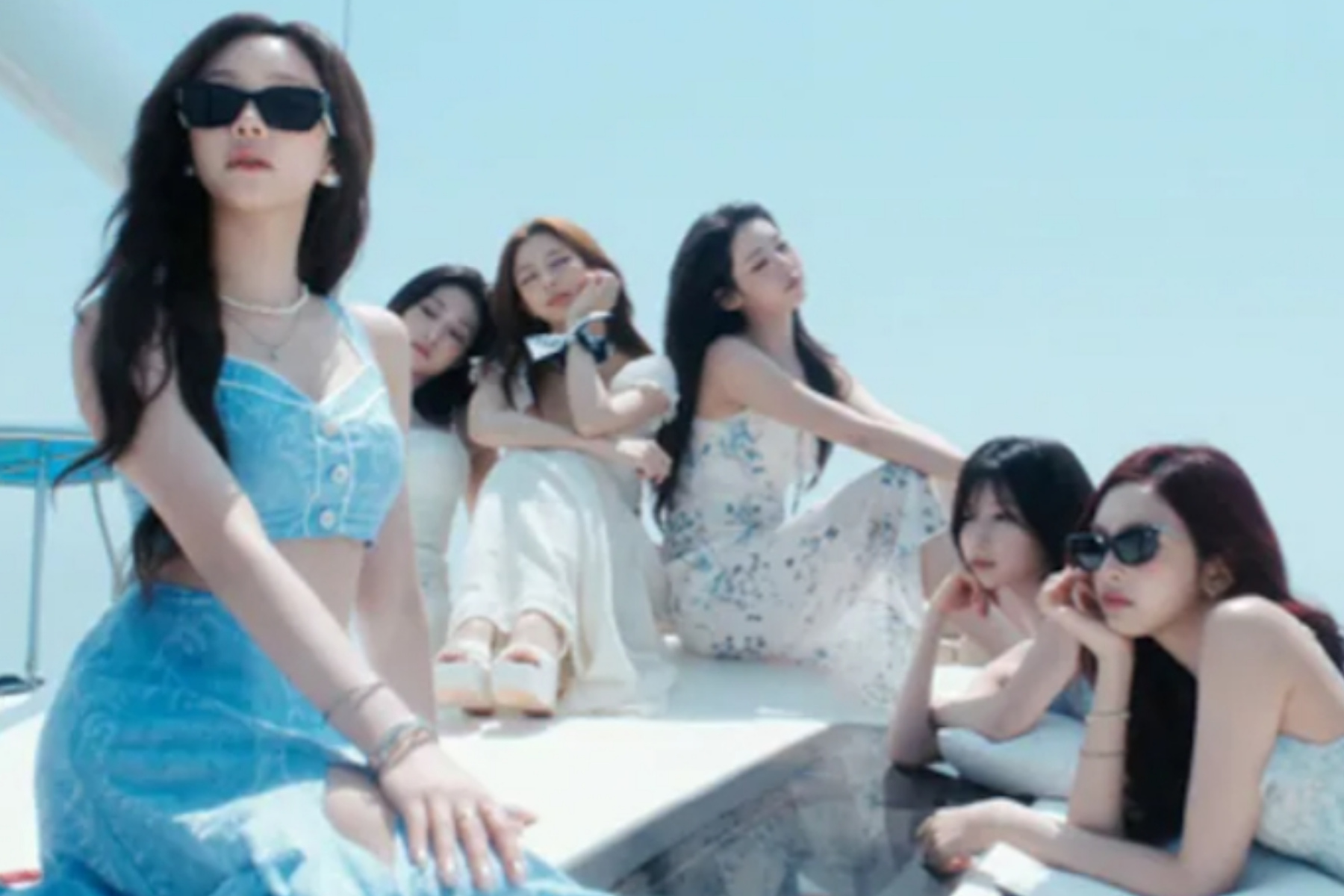 BABYMONSTER Jelajahi Lautan dalam MV Terbaru 'I LIKE IT'