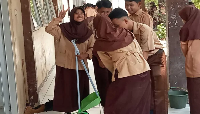 Begini Cara SMPN 5 Karawang Barat Bentuk Karakter Peduli Lingkungan