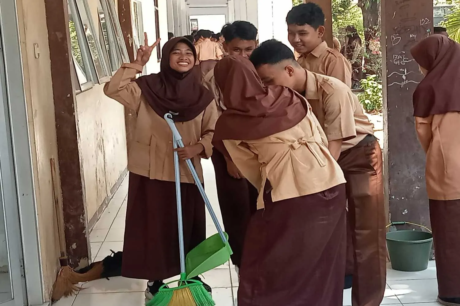 Begini Cara SMPN 5 Karawang Barat Bentuk Karakter Peduli Lingkungan