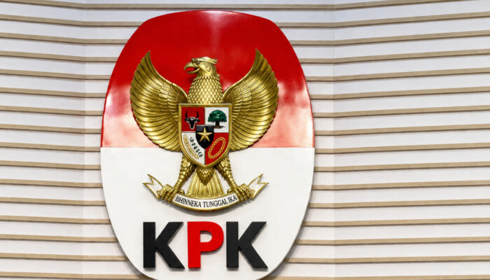 Bupati Kuansing dan Sekda Menyerahkan Diri ke KPK