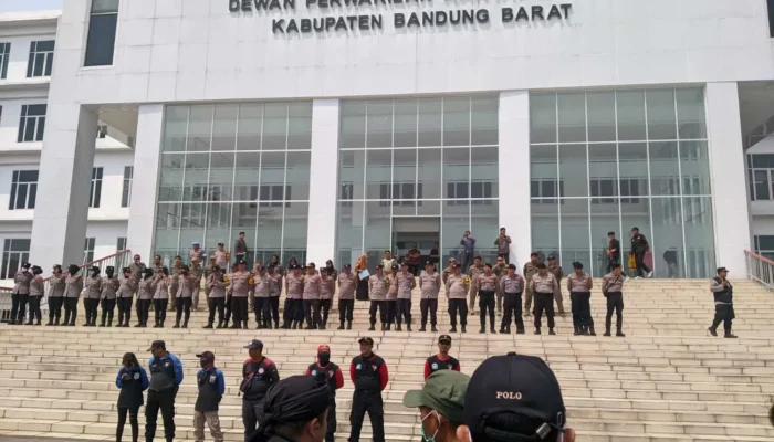 Buruh Jebol DPRD KBB, Ini 2 Tuntutan Utamanya