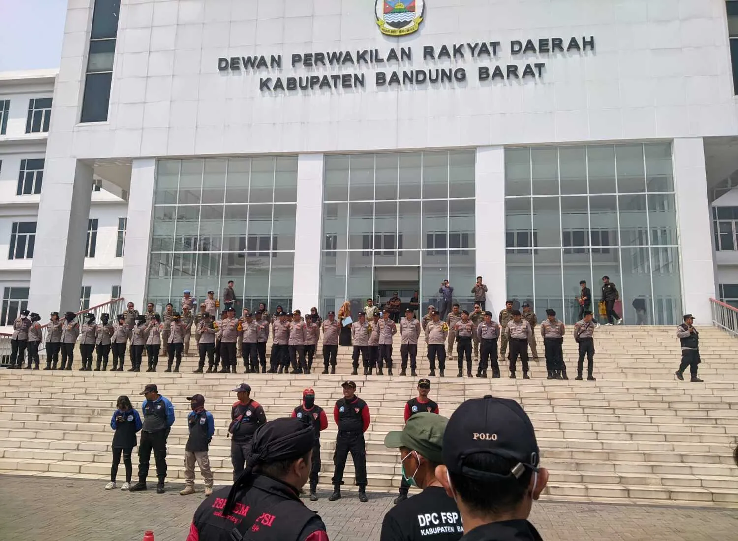 Buruh Jebol DPRD KBB, Ini 2 Tuntutan Utamanya