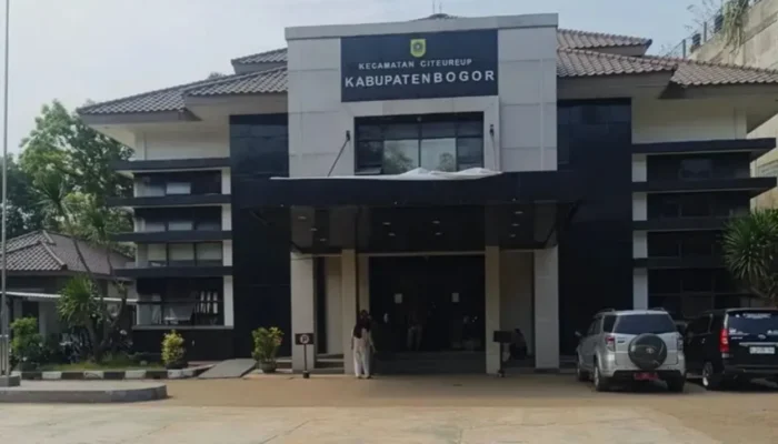 Buruknya Pelayanan Kantor Kecamatan Citeureup Memicu Amarah, Masyarakat Luapkan Kekecewaannya di Media Sosial