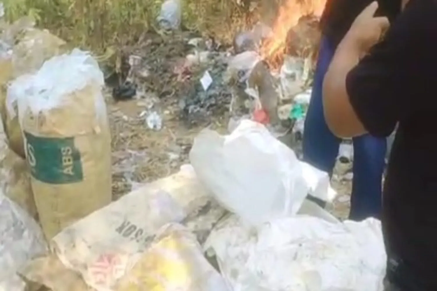 Diduga Lakukan Open Burning Limbah Produksi, Aktivis Lingkungan Desak Pemkab Purwakarta Bertindak