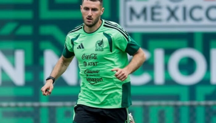 Fokus ke Fase Gugur Piala Dunia 2026, Santiago Gimenez Abaikan Rumor Milan