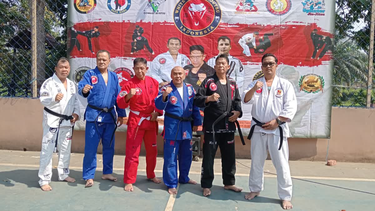 Sinergi Olahraga: Jajaran Pejabat dan Ketua KONI Sukabumi Dianugerahi Sabuk Kehormatan Jujitsu 1 IMG 20260706 WA0040