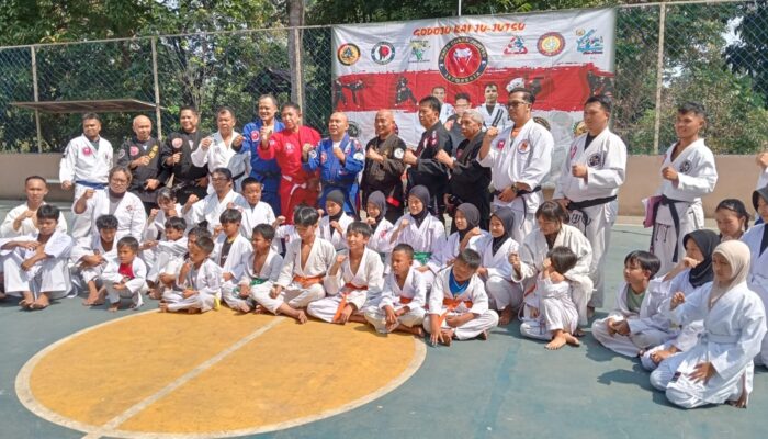 Sinergi Olahraga: Jajaran Pejabat dan Ketua KONI Sukabumi Dianugerahi Sabuk Kehormatan Jujitsu 3 IMG 20260706 WA0041