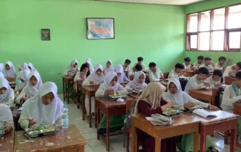 Hemat Uang Saku Hingga Menu Favorit Lahap: Siswa SMPN 12 Sukabumi Sambut Antusias Program MBG Prabowo 4 IMG 20260724 WA0056