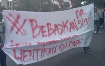 Jelang Putusan Kasus Bisnis Ompreng MBG dr. Silvi, Massa Mahasiswa Geruduk Kejari Kota Sukabumi