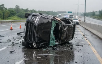 Kecelakaan di Jalan Tol Jagorawi, Raize Terbalik Setelah Hantam BYD
