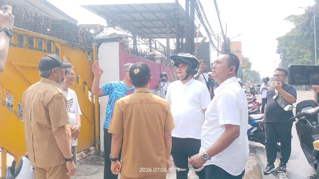 Menata Tanpa Menggusur Rezeki: Bupati Bogor Tekankan Gotong Royong Massal dan Solusi Humanis PKL 1 Menata Tanpa Menggusur Rezeki: Bupati Bogor Tekankan Gotong Royong Massal dan Solusi Humanis PKL