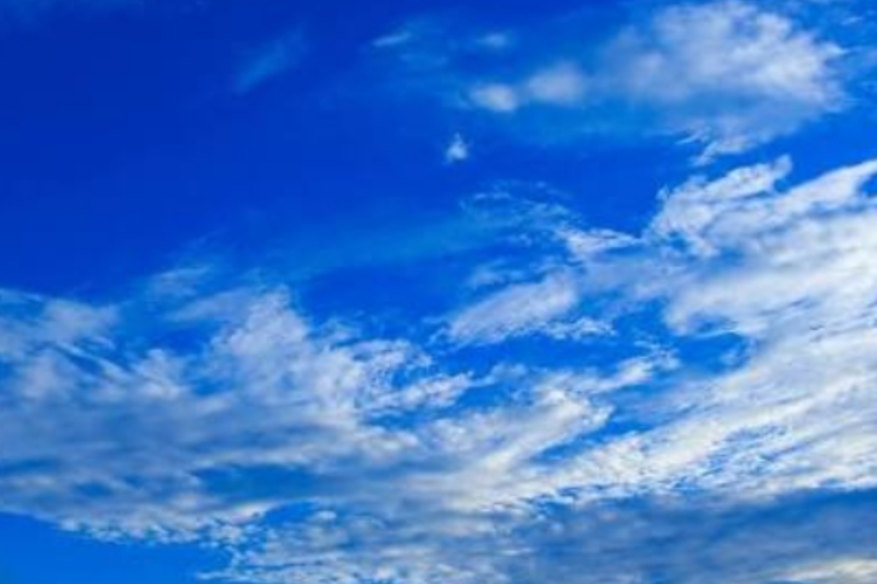 Mengapa Langit Berwarna Biru? Ini Penjelasan Ilmiahnya yang Mudah Dipahami
