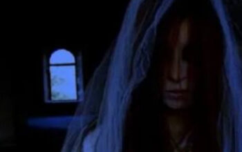 Mitos Sundel Bolong: Asal-Usul Hantu Perempuan dengan Lubang di Punggung 3 Mitos Sundel Bolong: Asal-Usul Hantu Perempuan dengan Lubang di Punggung