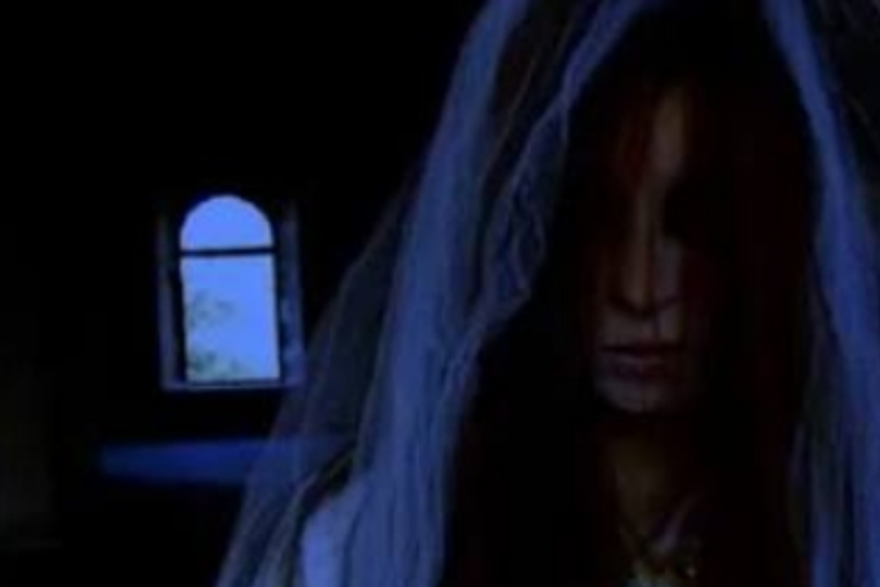 Mitos Sundel Bolong: Asal-Usul Hantu Perempuan dengan Lubang di Punggung 1 Mitos Sundel Bolong: Asal-Usul Hantu Perempuan dengan Lubang di Punggung