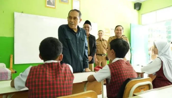 Ngatiyana Pantau TKA SD, Sampaikan Pesan Penting soal Kelulusan
