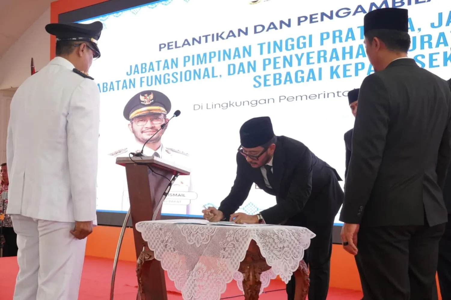 Pemkab Bandung Barat Lantik 118 ASN, 112 Guru Terima SK Kepala Sekolah 1 Pemkab Bandung Barat Lantik 118 ASN, 112 Guru Terima SK Kepala Sekolah