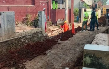 Peningkatan Jalan dan Pembuatan Saluran Drainase di Sukatani, Purwakarta Jadi Sorotan 9 Peningkatan Jalan dan Pembuatan Saluran Drainase di Sukatani, Purwakarta Jadi Sorotan