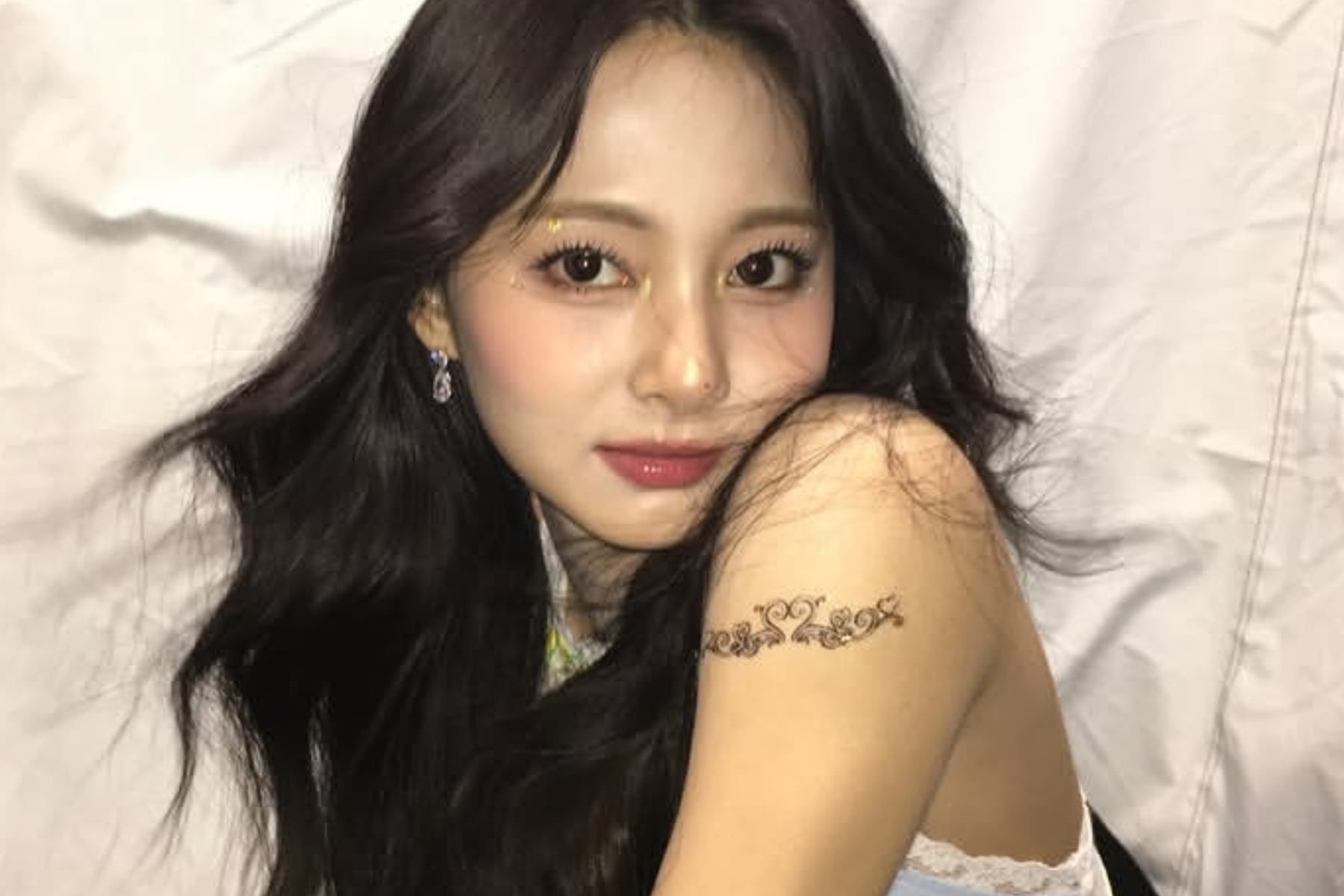 Pesona Tzuyu TWICE Saat Mengguncang Panggung Kaohsiung Beer Music Festival