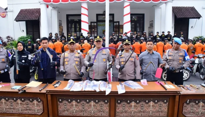 Polrestabes Bandung Sita 14 Senjata Tajam dan 11 Motor, Ini Hasil Operasi Juli 2026