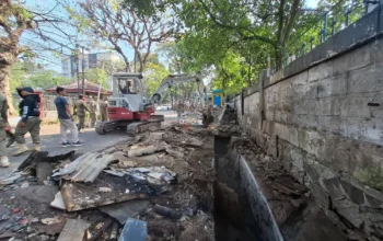 Satpol PP Kota Bandung Bongkar 36 Bangunan Liar di Jalan Rajiman