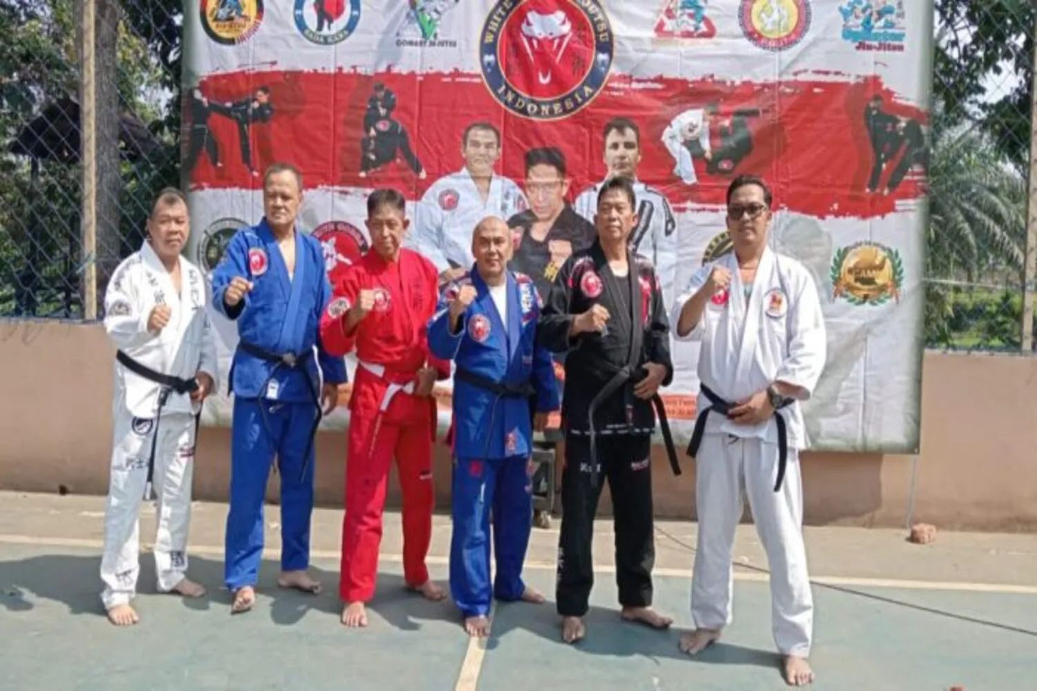 Sinergi Olahraga: Jajaran Pejabat dan Ketua KONI Sukabumi Dianugerahi Sabuk Kehormatan Jujitsu