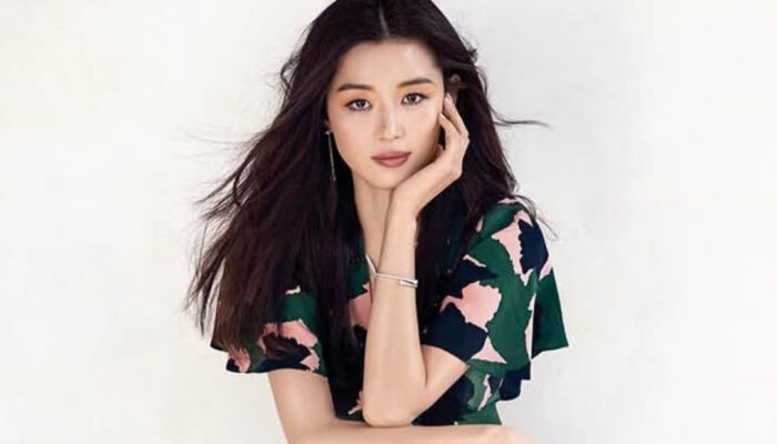 Tampil Eksotis, Kulit Tan Jun Ji Hyun di Hong Kong Sukses Bikin Pangling!