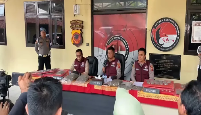 Terbongkar! Gudang Ganja 14,8 Kg di Cianjur Digerebek Polisi