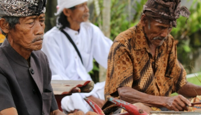 Tradisi Lokal yang Masih Berdenyut di Era Modern