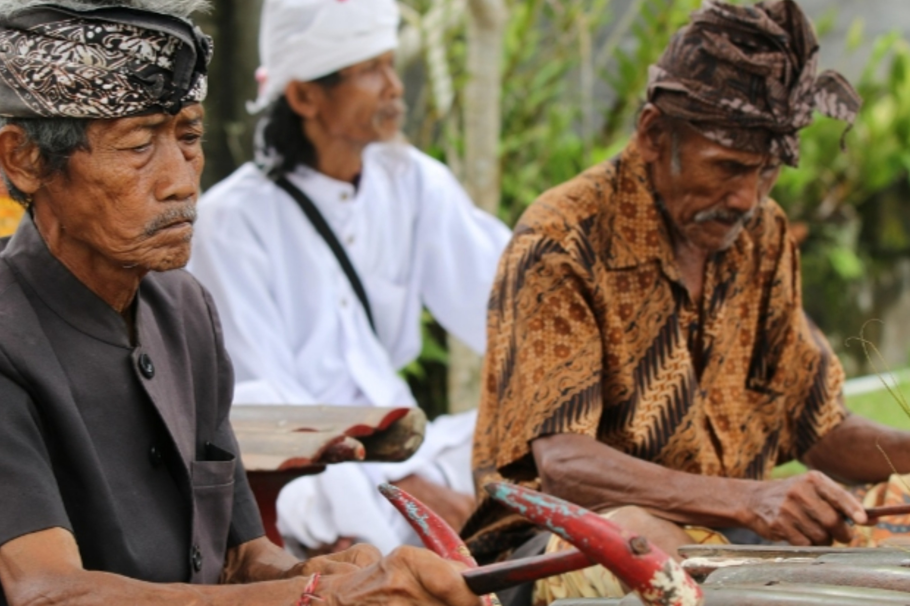 Tradisi Lokal yang Masih Berdenyut di Era Modern