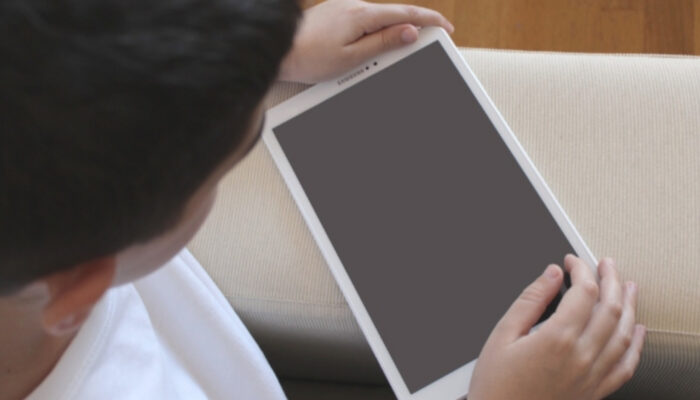 Anak Kecanduan Gadget? Kenali Tanda-Tandanya Sebelum Terlambat