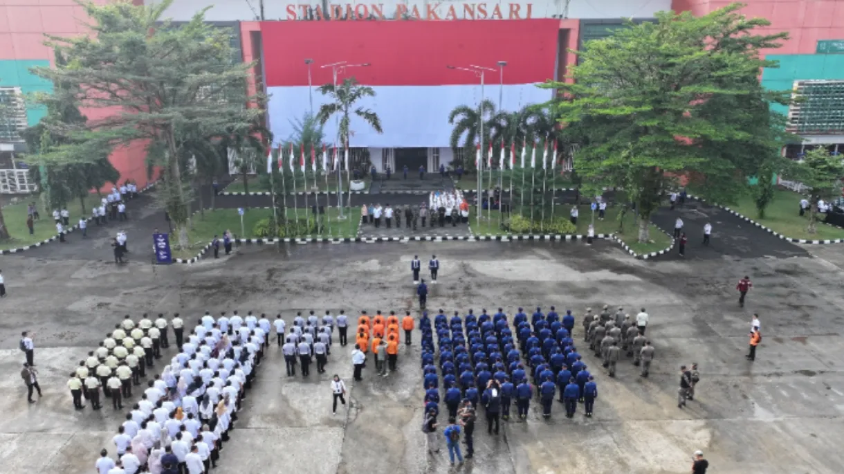 Bendera Merah Putih Raksasa Berkibar di Stadion Pakansari Cibinong, Begini Pesan Bupati Bogor!!