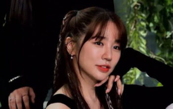 Gaun Hitam Yoon Eun Hye di Pernikahan Arden Cho Bikin Netizen Terbelah 13 Gaun Hitam Yoon Eun Hye di Pernikahan Arden Cho Bikin Netizen Terbelah