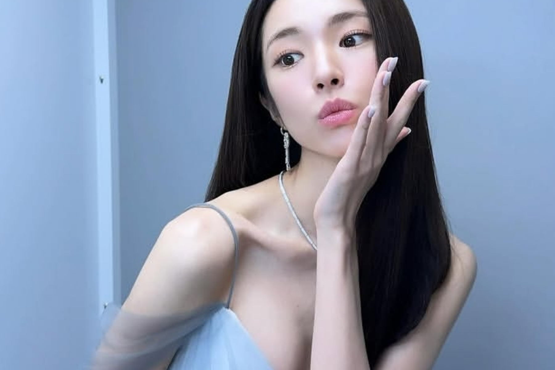Ha Young Tetap Syuting di Tengah Kontroversi Sejarah Keluarga