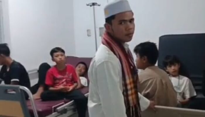 Diduga Keracunan Makanan, 134 Santri di Sukabumi Dilarikan ke Rumah Sakit