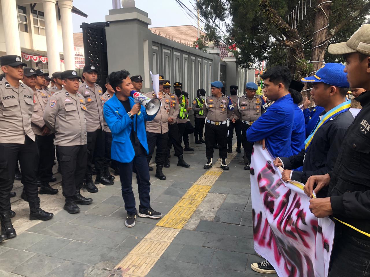 Lampu Kuning Rencana Utang Daerah: PMII Gelar Aksi, DPRD Kota Sukabumi Pastikan Belum Memberi Restu 1 IMG 20260831 WA0082
