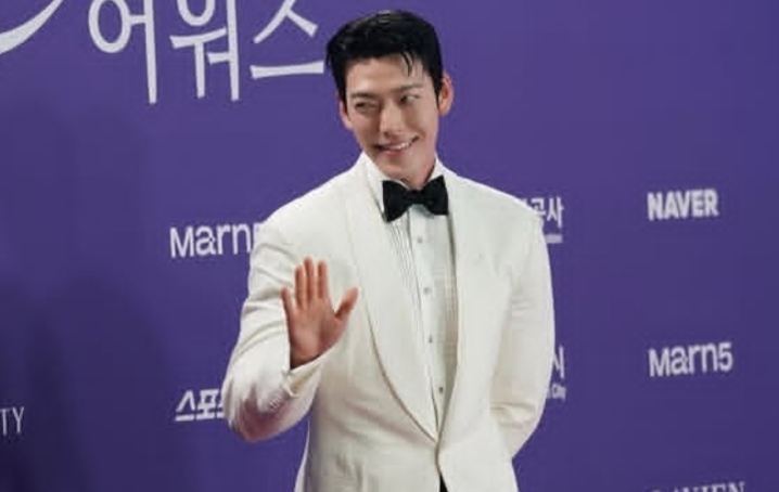 Kim Woo Bin Siap Beraksi Jadi Pelatih Bisbol di Drama Baru 'Gift'