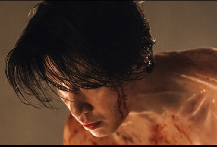 Dedikasi Lee Dong Wook: Syuting Aksi Terbalik di 'A Shop for Killers'