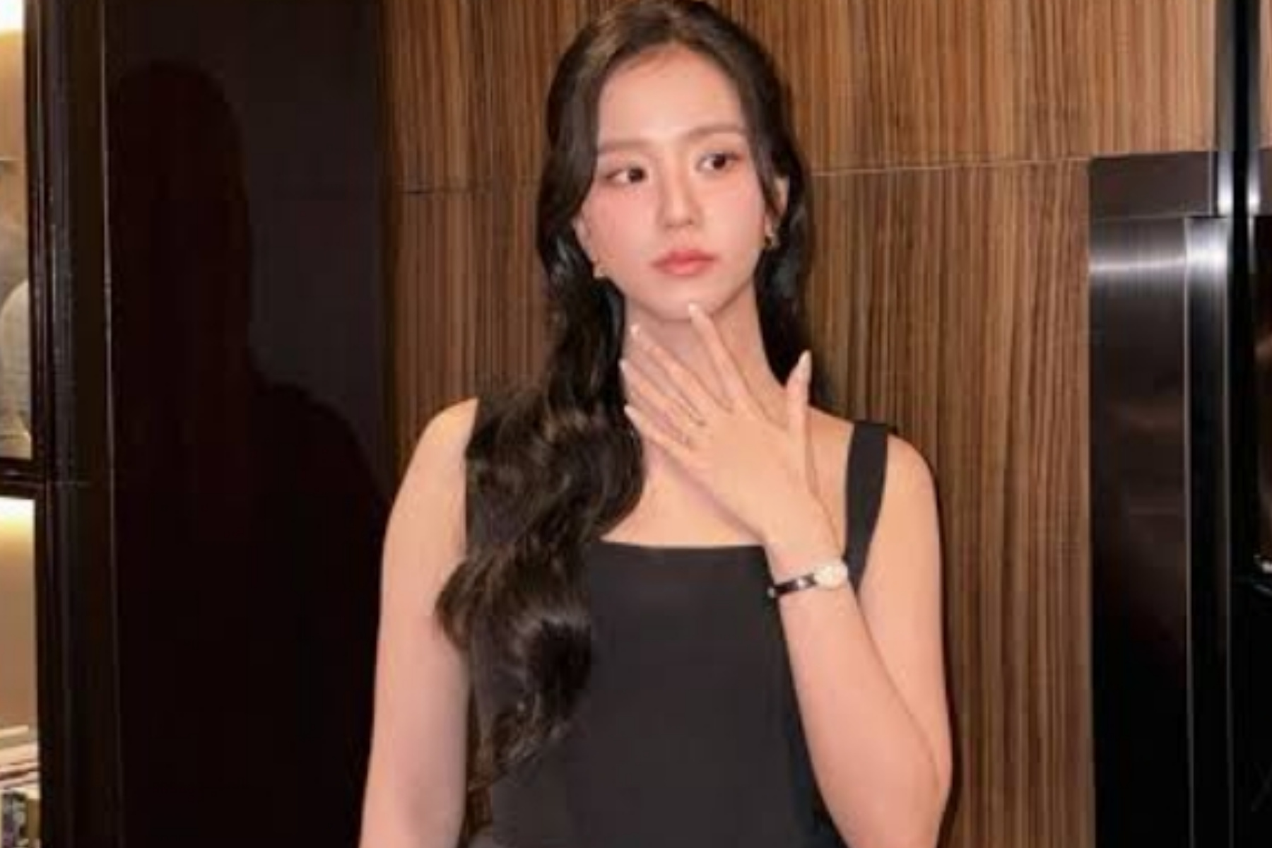 Jisoo BLACKPINK Menangis Usai Fan Meeting 10 Tahun, Ada Luka di Balik Momen Haru Ini