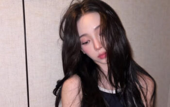 Karina aespa Tampil Memukau di Hong Kong, Gaun Emas Jadi Sorotan
