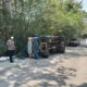 Mobil Pengangkut Bantuan Pangan Kecelakaan di Purwakarta