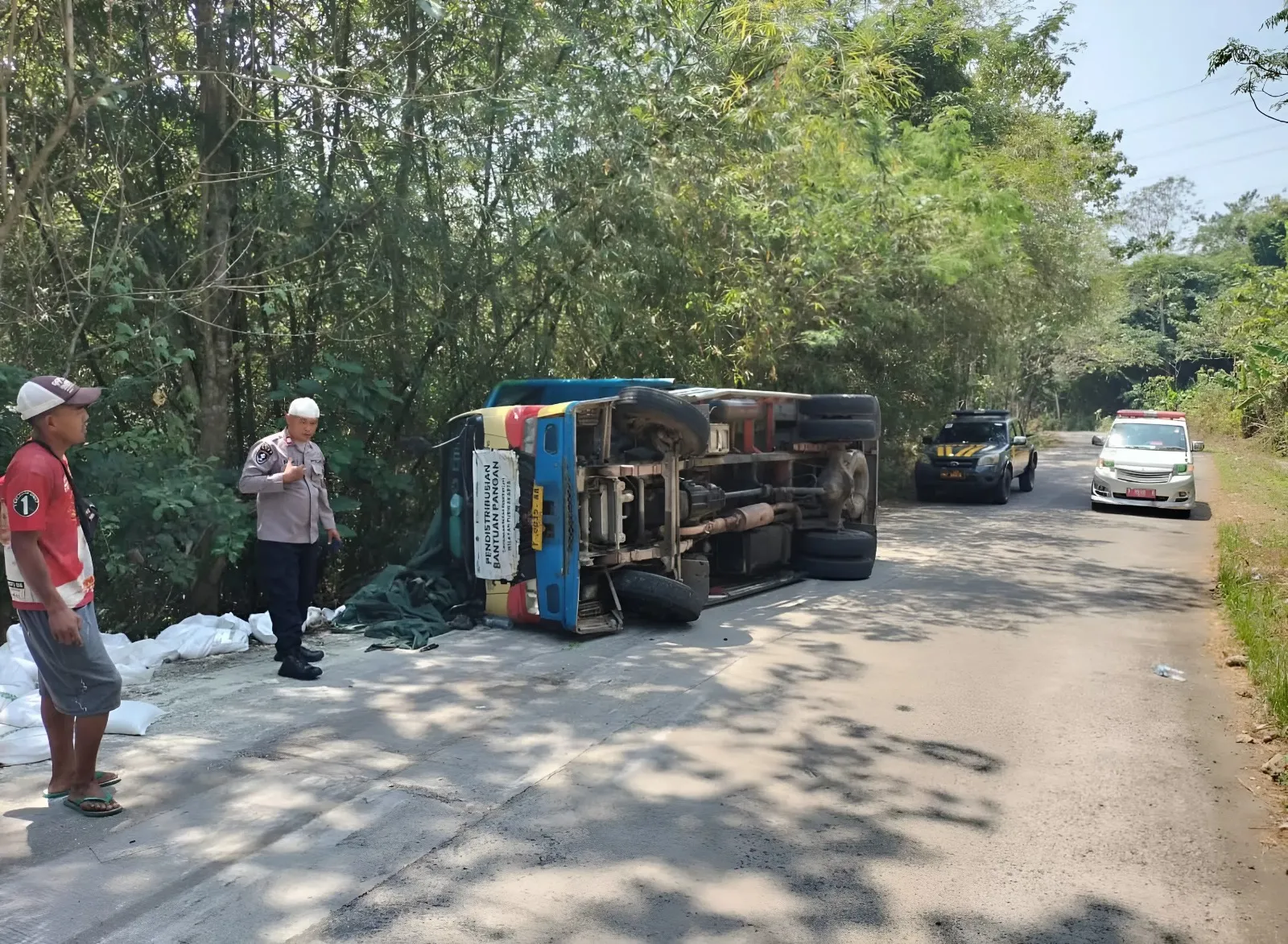 Mobil Pengangkut Bantuan Pangan Kecelakaan di Purwakarta 1 Mobil Pengangkut Bantuan Pangan Kecelakaan di Purwakarta