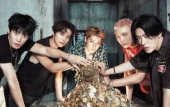 NCT 127 Pamer Foto Full Group dengan Tumpukan Jam 4 NCT 127 Pamer Foto Full Group dengan Tumpukan Jam