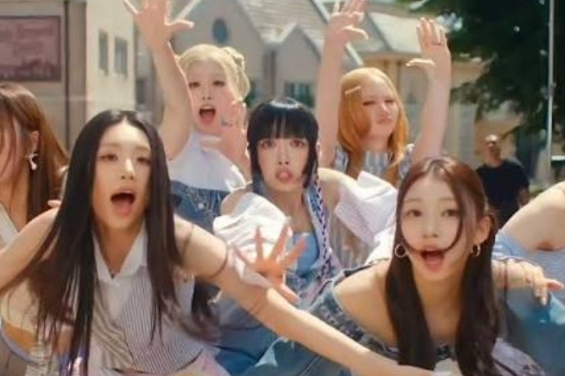 OURBIRTHDAY Langsung Tembus 110 Ribu Album, Debut JYP Ini Jadi Sorotan 1 OURBIRTHDAY Langsung Tembus 110 Ribu Album, Debut JYP Ini Jadi Sorotan