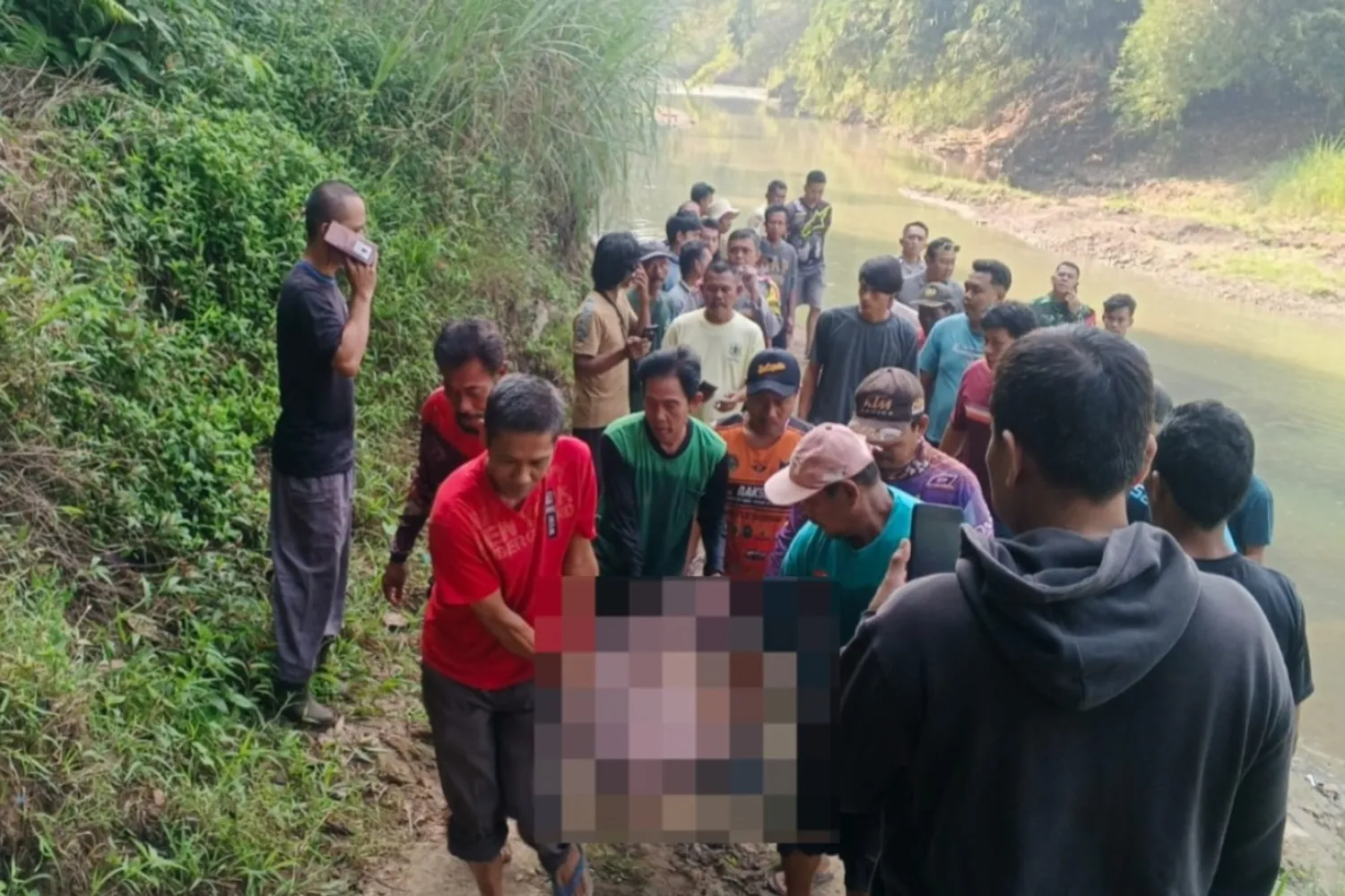 Pria 60 Tahun Ditemukan Tewas di Sungai Cilamaya Purwakarta