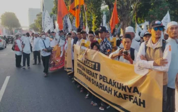 Ribuan Warga Gelar Aksi Tolak LGBT di Surabaya 4 Ribuan Warga Gelar Aksi Tolak LGBT di Surabaya