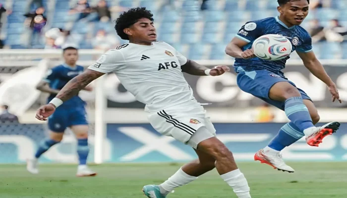 Arema FC vs Persik Berbagi Poin