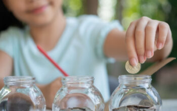 Cara Membangun Kebiasaan Menabung pada Anak